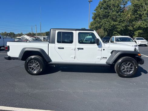 New 2025 Jeep Gladiator Sport image 2