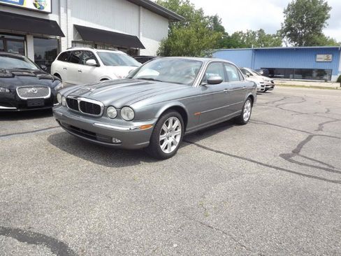 Used 2004 Jaguar XJ8 RWD image 1
