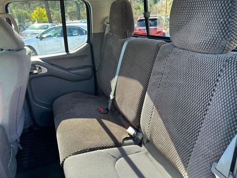 Used 2016 Nissan Frontier SV image 16