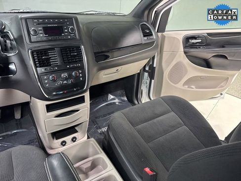 Used 2016 Dodge Grand Caravan SE image 19
