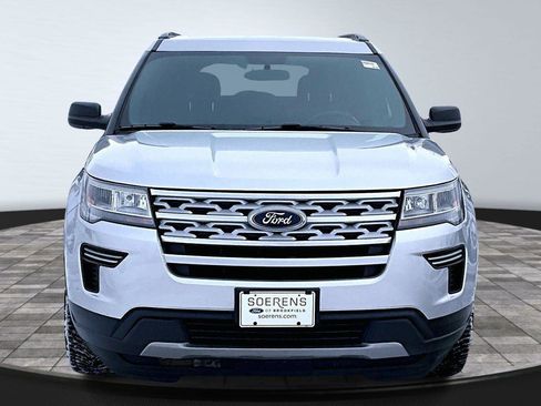 Used 2019 Ford Explorer XLT image 3