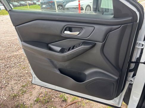 Used 2025 Nissan Rogue SV FWD image 18