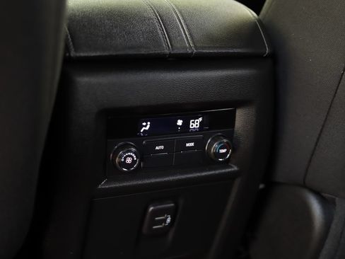 Used 2023 Chevrolet Traverse LT AWD/4WD image 28