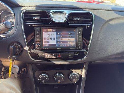 Used 2011 Chrysler 200 Limited image 20