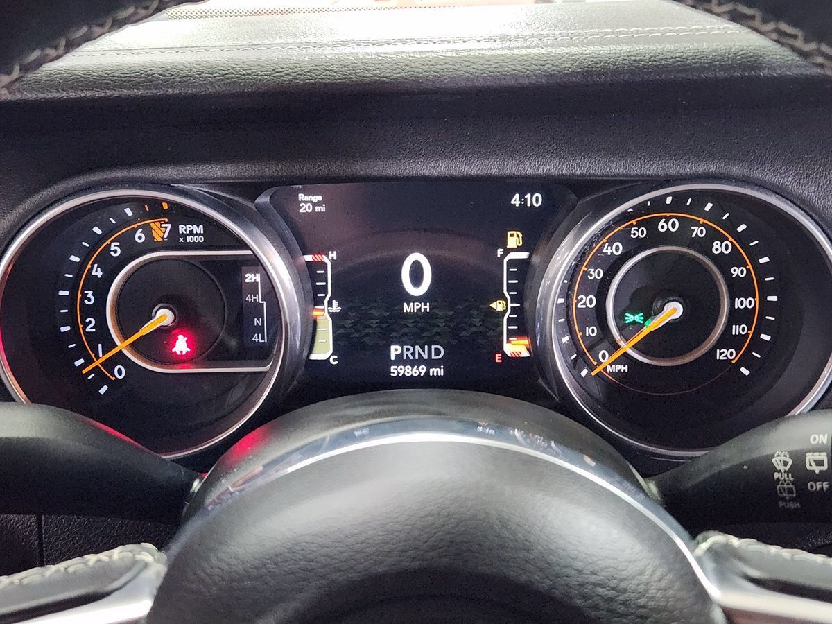 Used 2018 Jeep Wrangler Unlimited Sahara w/ Cold Weather Group AWD/4WD image 34