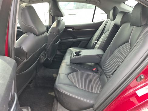 Used 2018 Toyota Camry SE FWD image 10