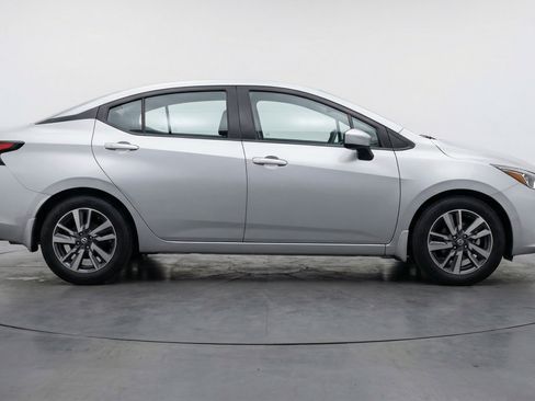 Used 2025 Nissan Versa SV FWD image 11
