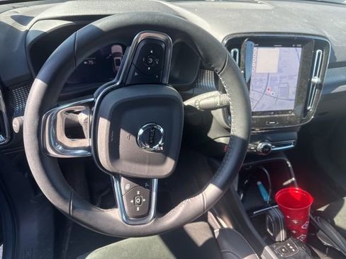 Used 2022 Volvo XC40 P8 Recharge Plus image 6