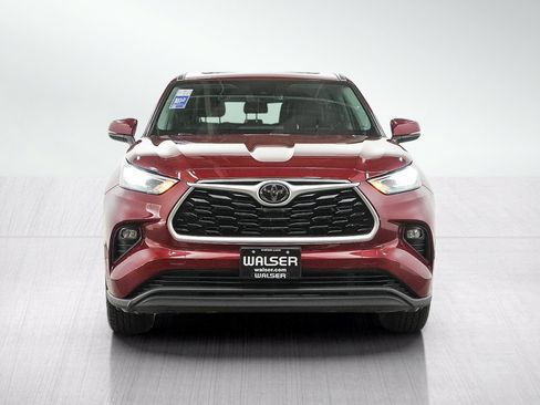 Used 2020 Toyota Highlander XLE AWD/4WD image 8
