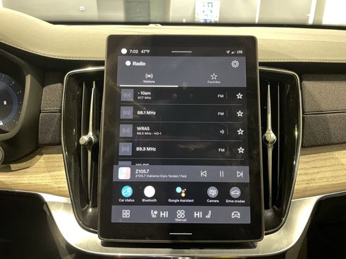 Used 2025 Volvo XC90 B6 Plus image 26