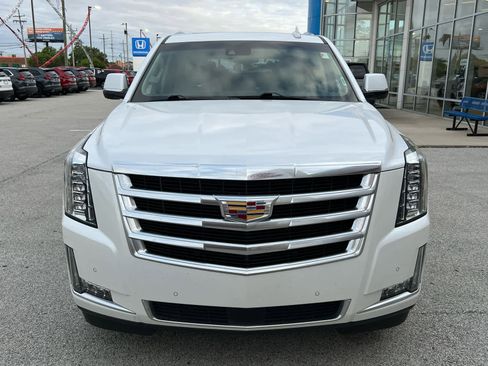Used 2017 Cadillac Escalade Premium Luxury AWD/4WD image 2