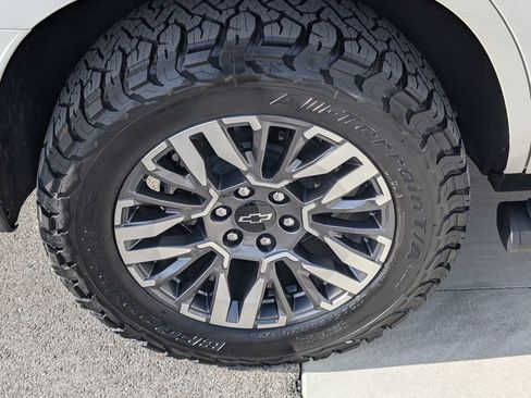 Used 2025 Chevrolet Tahoe Z71 w/ Comfort Package image 27