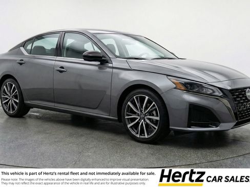 Used 2025 Nissan Altima 2.5 SV image 1