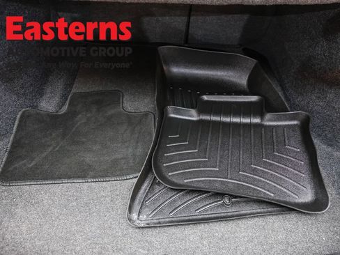 Used 2018 Dodge Charger SXT w/ Blacktop Package RWD image 9