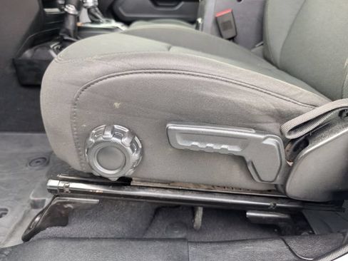 Used 2018 Jeep Wrangler Unlimited Sport S AWD/4WD image 16