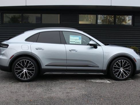 New 2025 Porsche Macan 4 Electric image 8