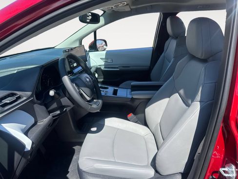 New 2026 Toyota Sienna XLE FWD image 9