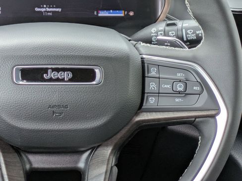 New 2026 Jeep Grand Cherokee Limited w/ Luxury Tech Group II RWD image 20
