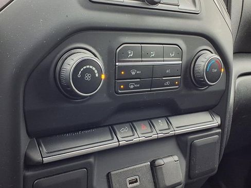 Used 2019 Chevrolet Silverado 1500 Custom w/ Custom Value Package image 10