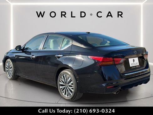 Used 2023 Nissan Altima 2.5 SV w/ SV Premium Package image 5