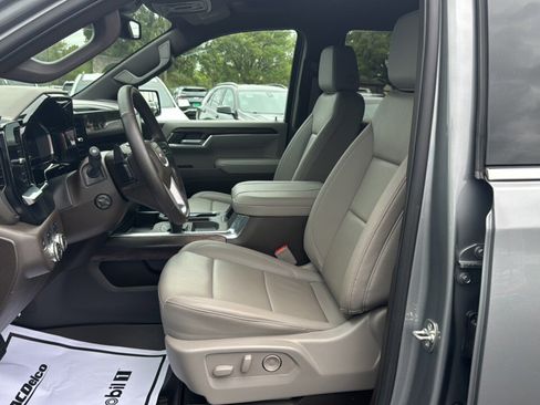 Used 2025 GMC Sierra 1500 SLT image 17