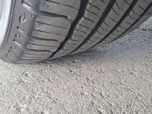 Used 2024 GMC Terrain SLT image 32