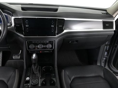 Certified 2022 Volkswagen Atlas SEL Premium image 19