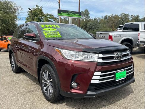 Used 2018 Toyota Highlander XLE AWD/4WD image 1