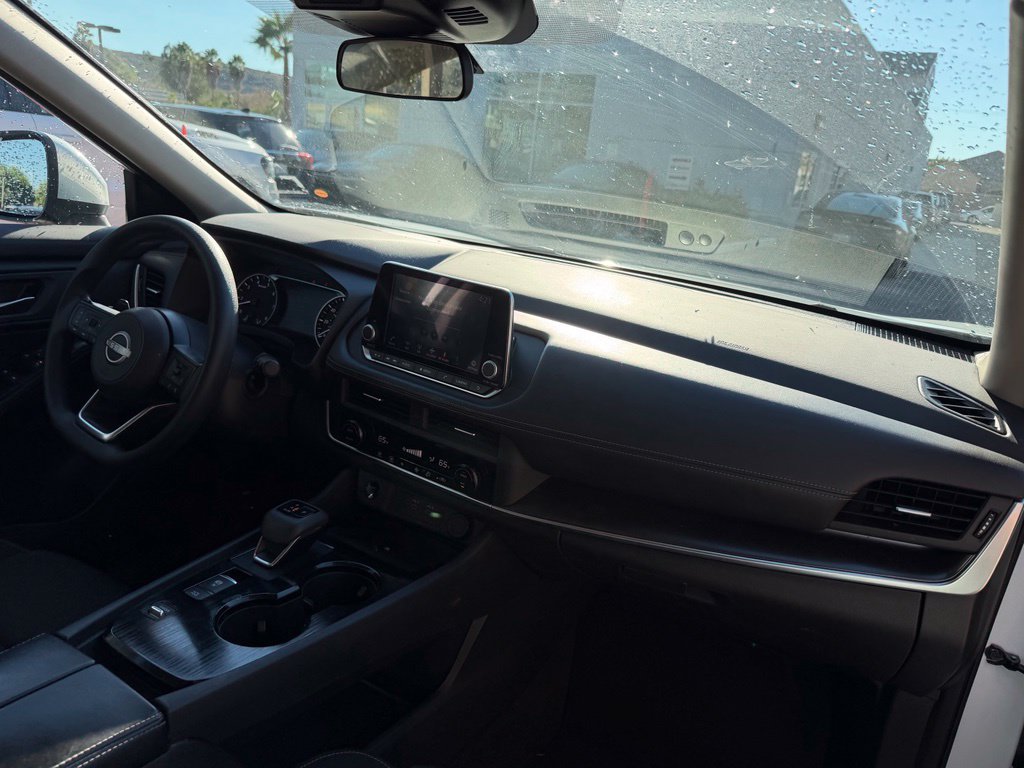 Used 2024 Nissan Rogue SV FWD image 19