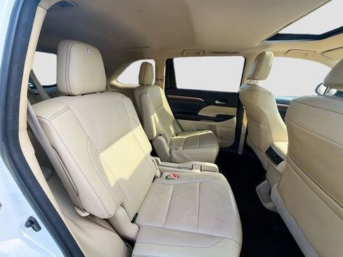 Used 2017 Toyota Highlander Limited AWD/4WD image 27