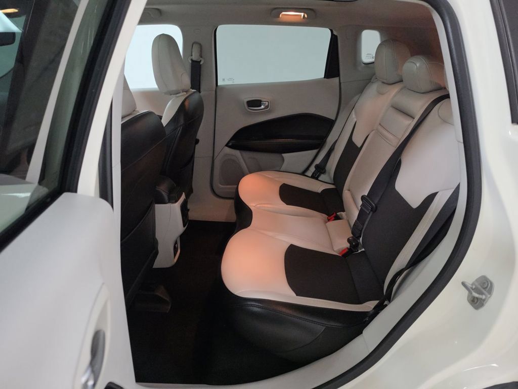 Used 2019 Jeep Compass Latitude FWD image 7