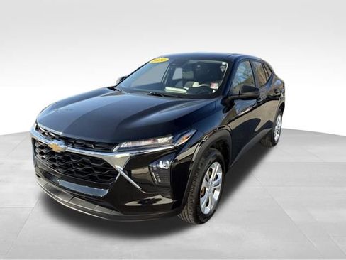 Used 2024 Chevrolet Trax LS image 9