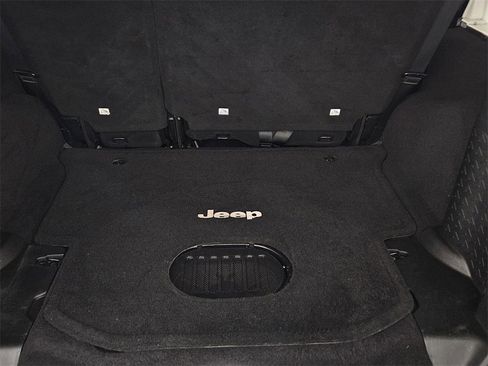 Used 2015 Jeep Wrangler Unlimited Sahara image 31