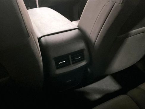 Used 2018 Chevrolet Equinox LT image 10