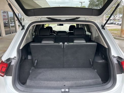 Used 2021 Volkswagen Tiguan SE image 31