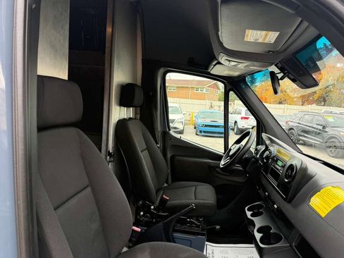 Used 2019 Mercedes-Benz Sprinter 144 image 31