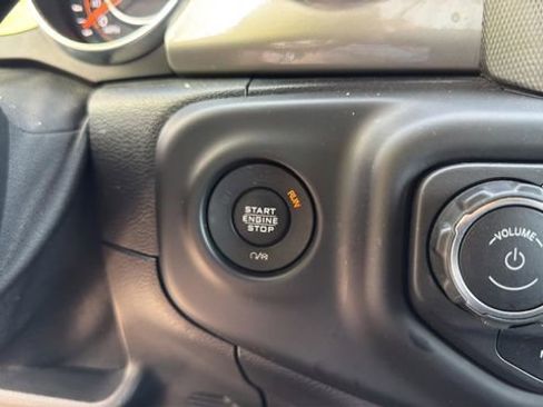 Used 2018 Jeep Wrangler Unlimited Sahara image 29