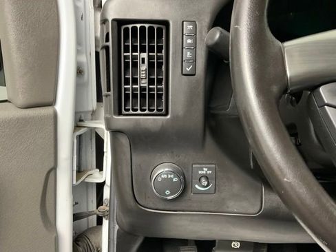Used 2017 Chevrolet Express 3500 RWD image 15