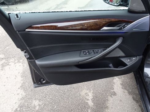 Used 2019 BMW 530e xDrive w/ Convenience Package image 13