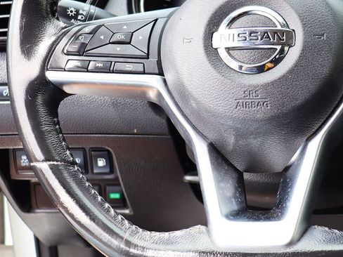 Used 2019 Nissan Rogue SV FWD image 54
