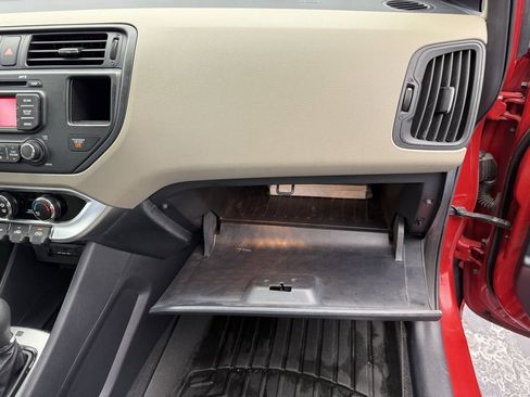 Used 2015 Kia Rio LX image 40