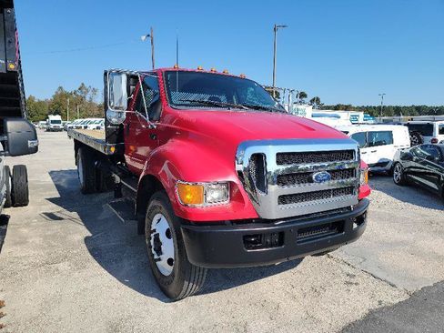 Used 2011 Ford F750 2WD Regular Cab Super Duty image 3