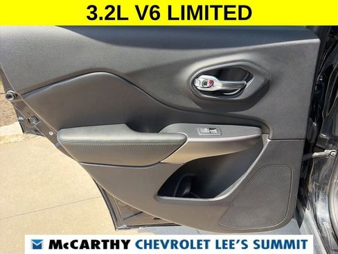 Used 2019 Jeep Cherokee Limited AWD/4WD image 37