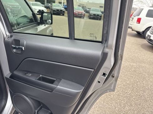 Used 2016 Jeep Patriot High Altitude image 25