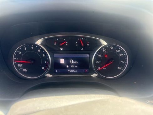 Used 2021 GMC Acadia SLT w/ Elevation Edition image 9