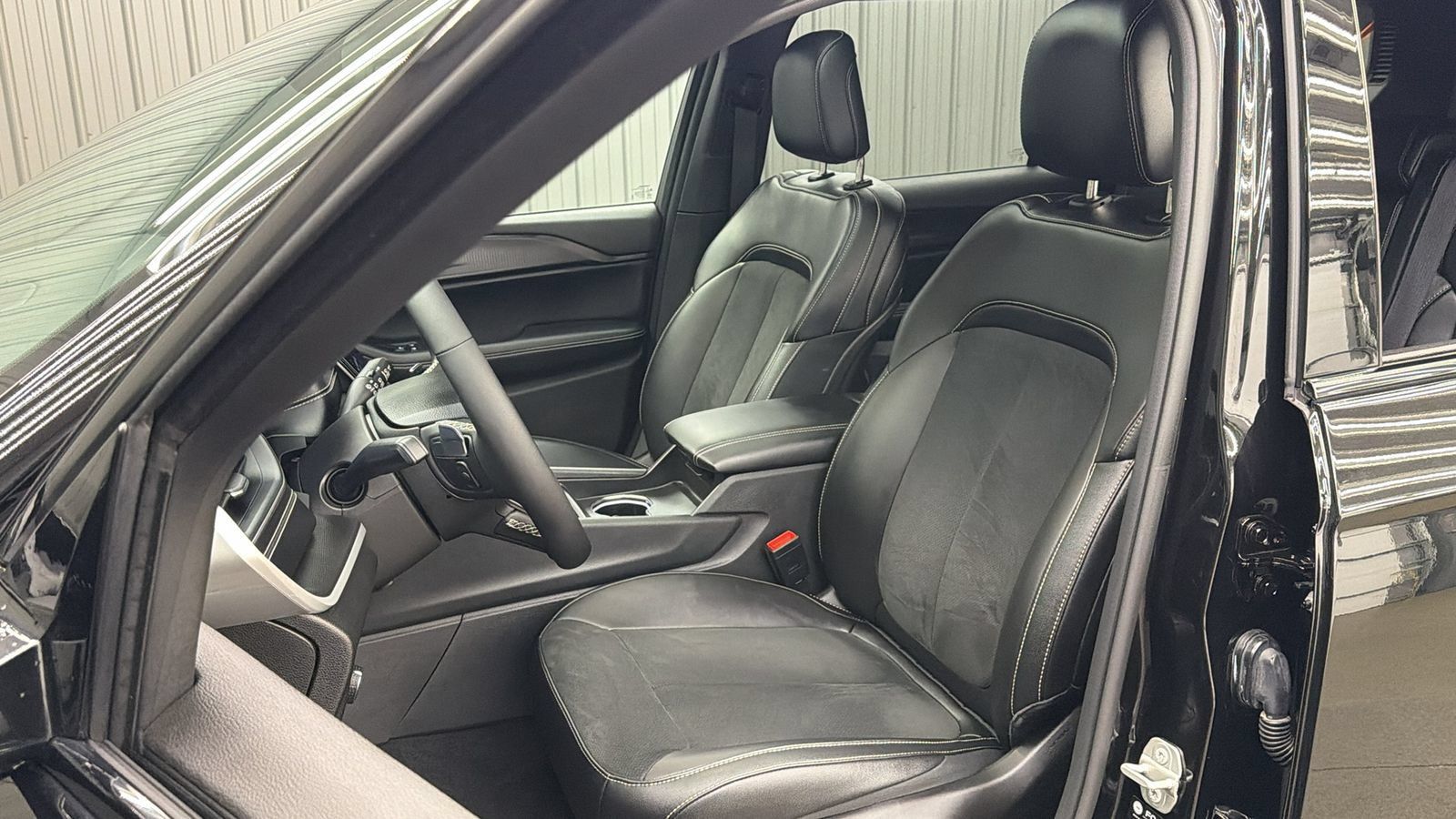 Used 2023 Jeep Grand Cherokee L Altitude AWD/4WD image 28