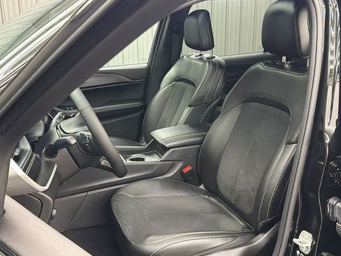 Used 2023 Jeep Grand Cherokee L Altitude AWD/4WD image 28