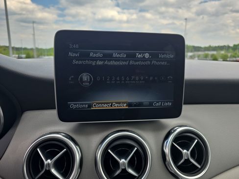 Used 2020 Mercedes-Benz GLA 250 4MATIC w/ Premium Package image 21