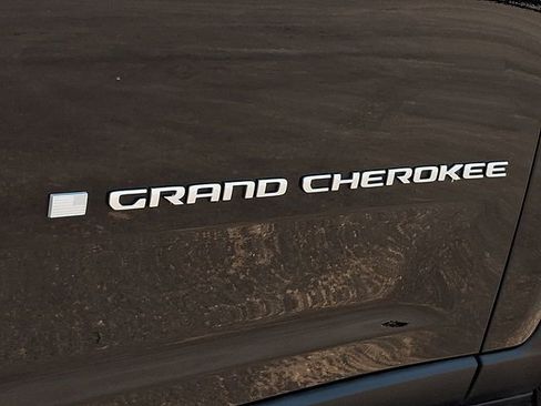 Used 2024 Jeep Grand Cherokee L Limited w/ Luxury Tech Group II AWD/4WD image 33