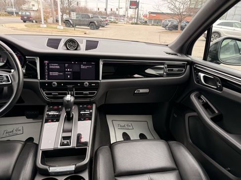 Used 2022 Porsche Macan image 36